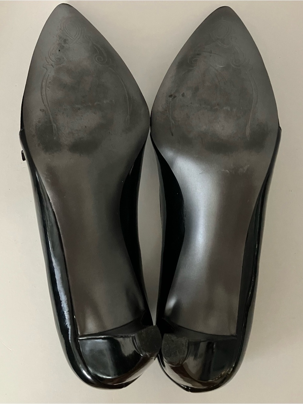 TAHARI Melanie Black Patent Leather Mary Jane Pumps Cone Kitten Heels EUC US 10 - Picture 10 of 14